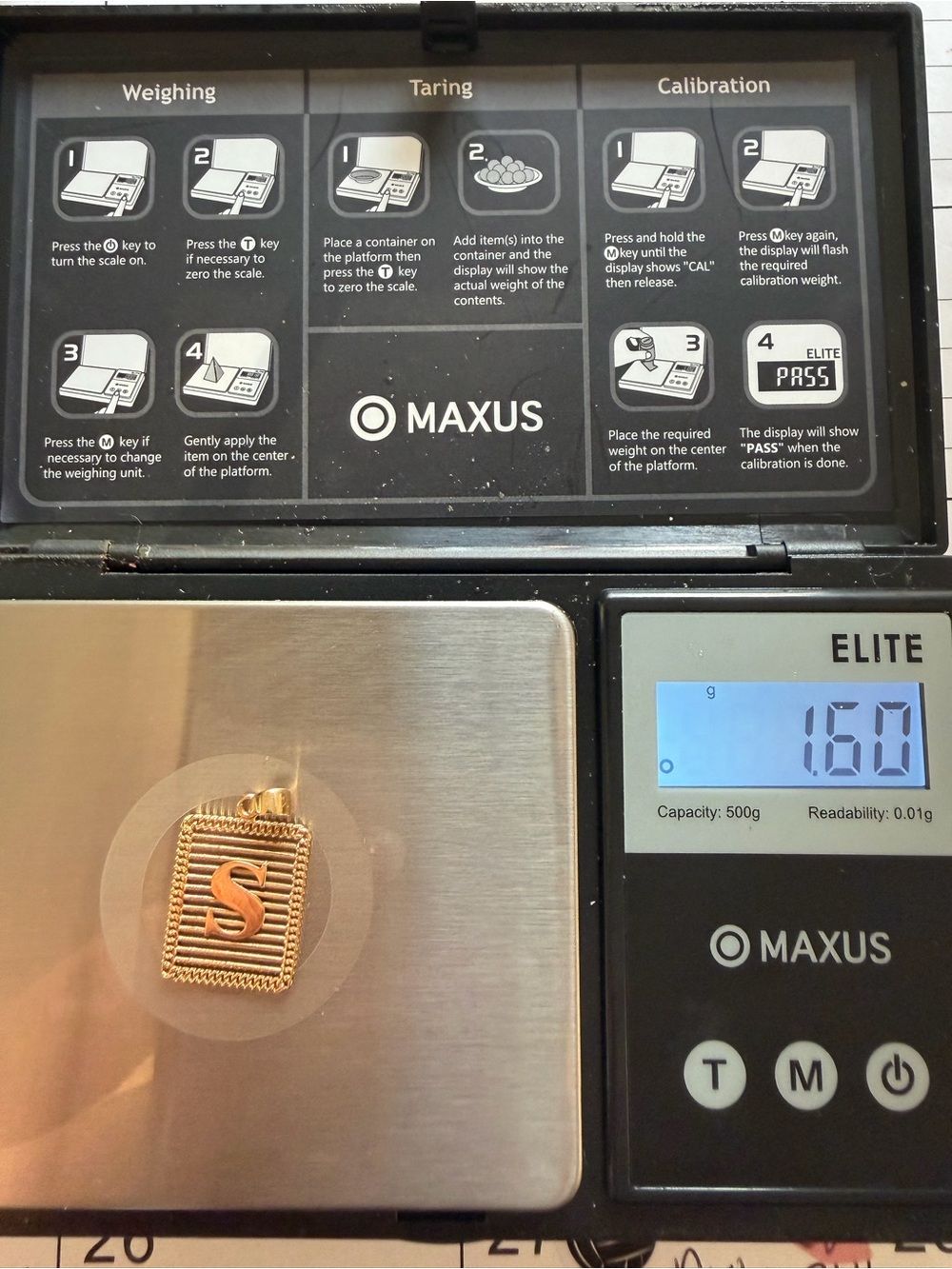 750 18k charm S initial gold